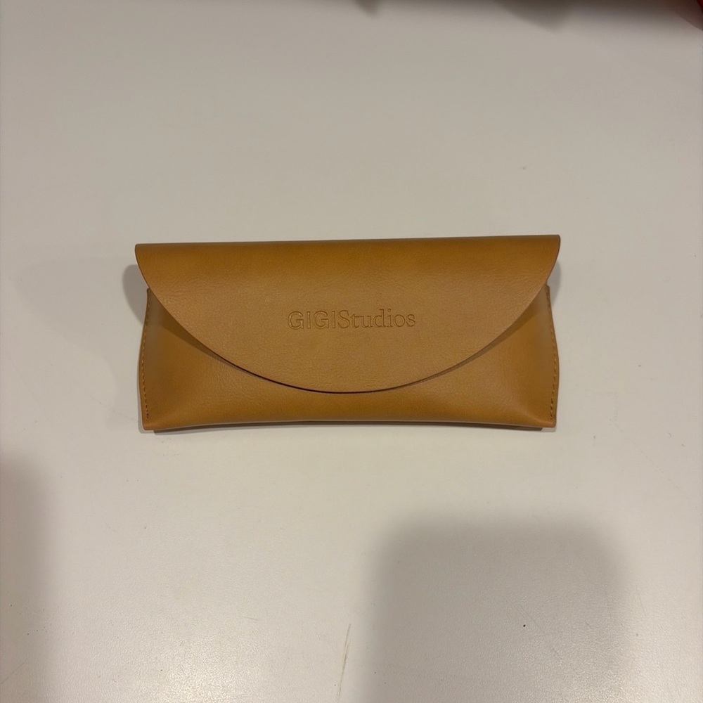 GIGISTUDIOS Sunglasses Eyeglasses Soft Case With Magnet Closure